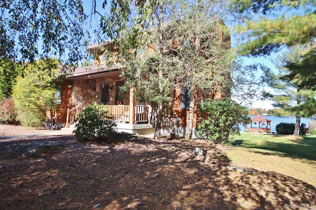 44 Lake Shore Drive S