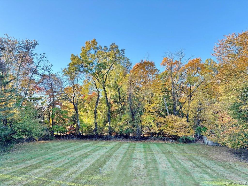Photo of 9 S Amundsen Lane, Airmont, NY 10901 (MLS # 926431)