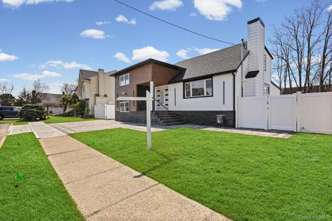 Townhouse For Sale - 2292 Vassar Place<br/> Merrick, NY 11566