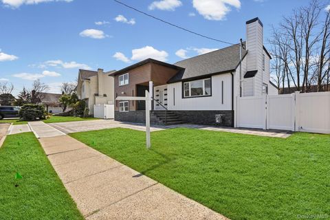 2292 Vassar Place Merrick NY 11566