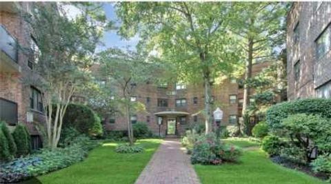 50 Brompton 3K Great Neck NY 11021