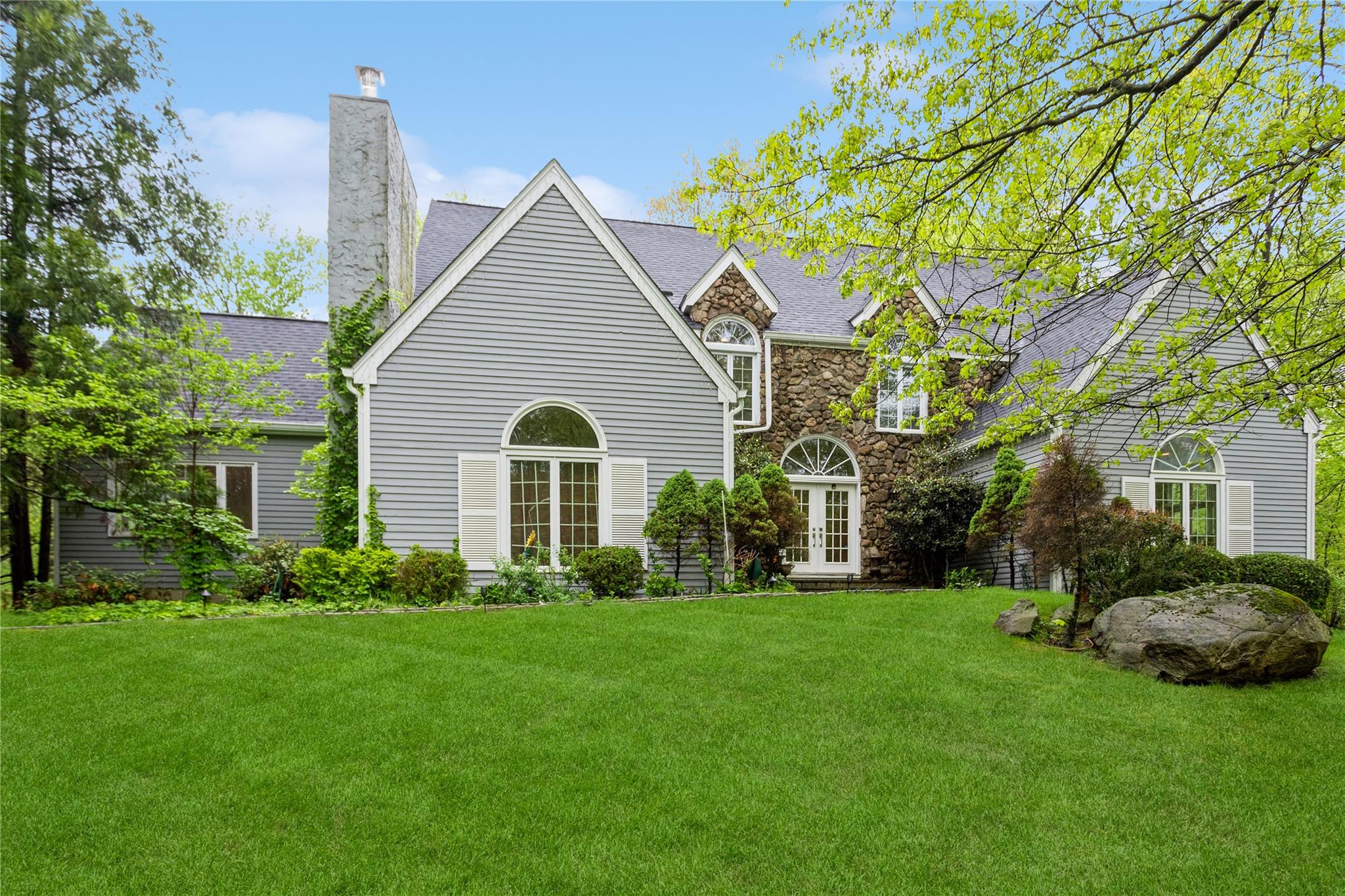 Canaan Circle, South Salem, New York - 4 Bedrooms  
5 Bathrooms  
9 Rooms - 