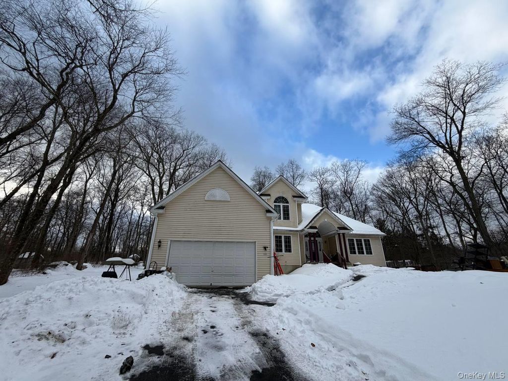 Photo of 535 Creek Road, Poughkeepsie, NY 12601 (MLS # 960415)