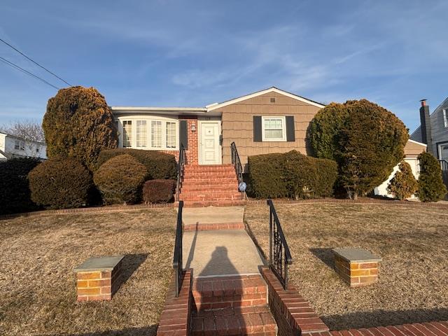 578 Beacon Avenue, Lindenhurst, New York image 2