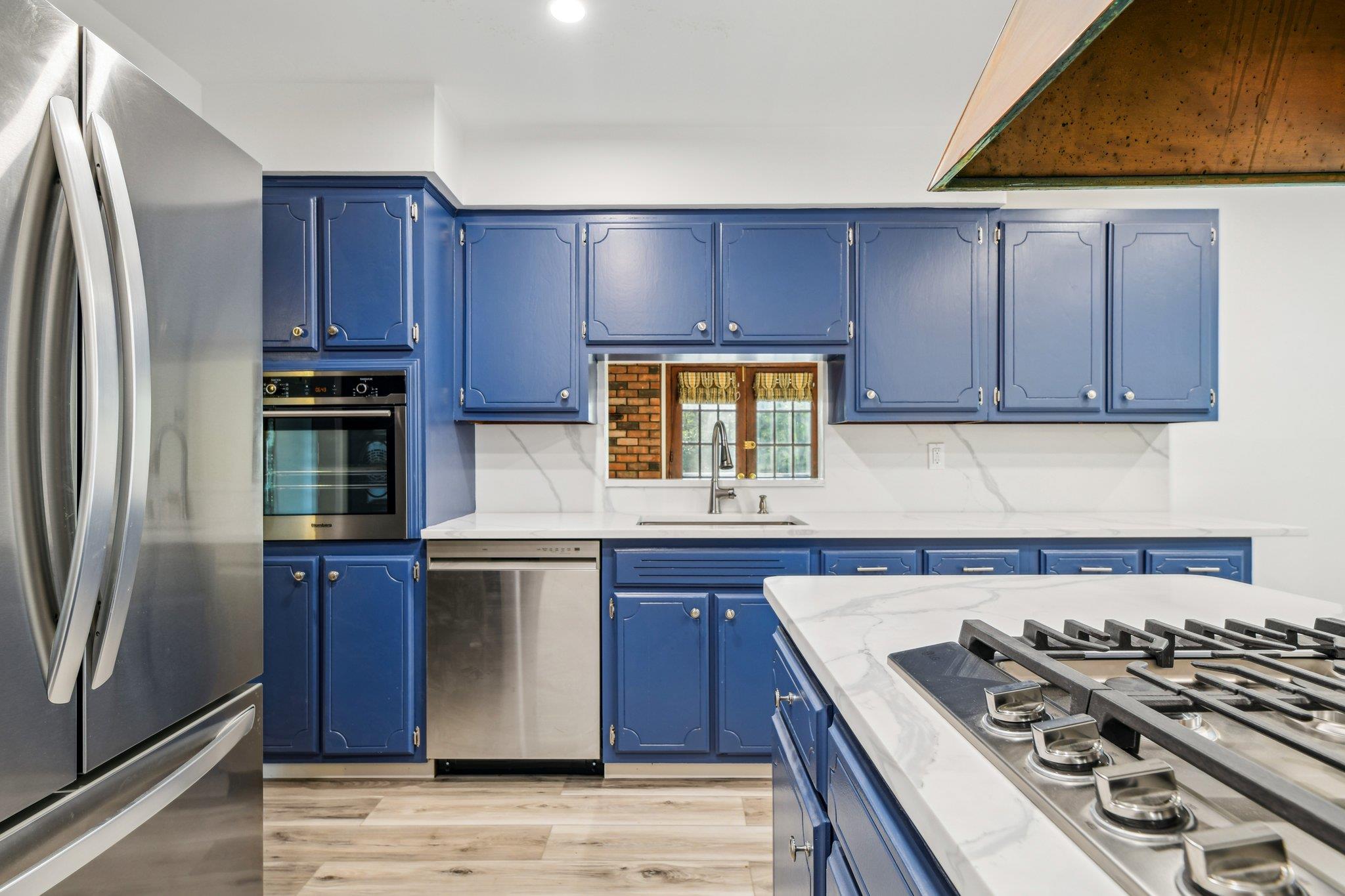 4 N Penn Court, Dix Hills, Florida image 19