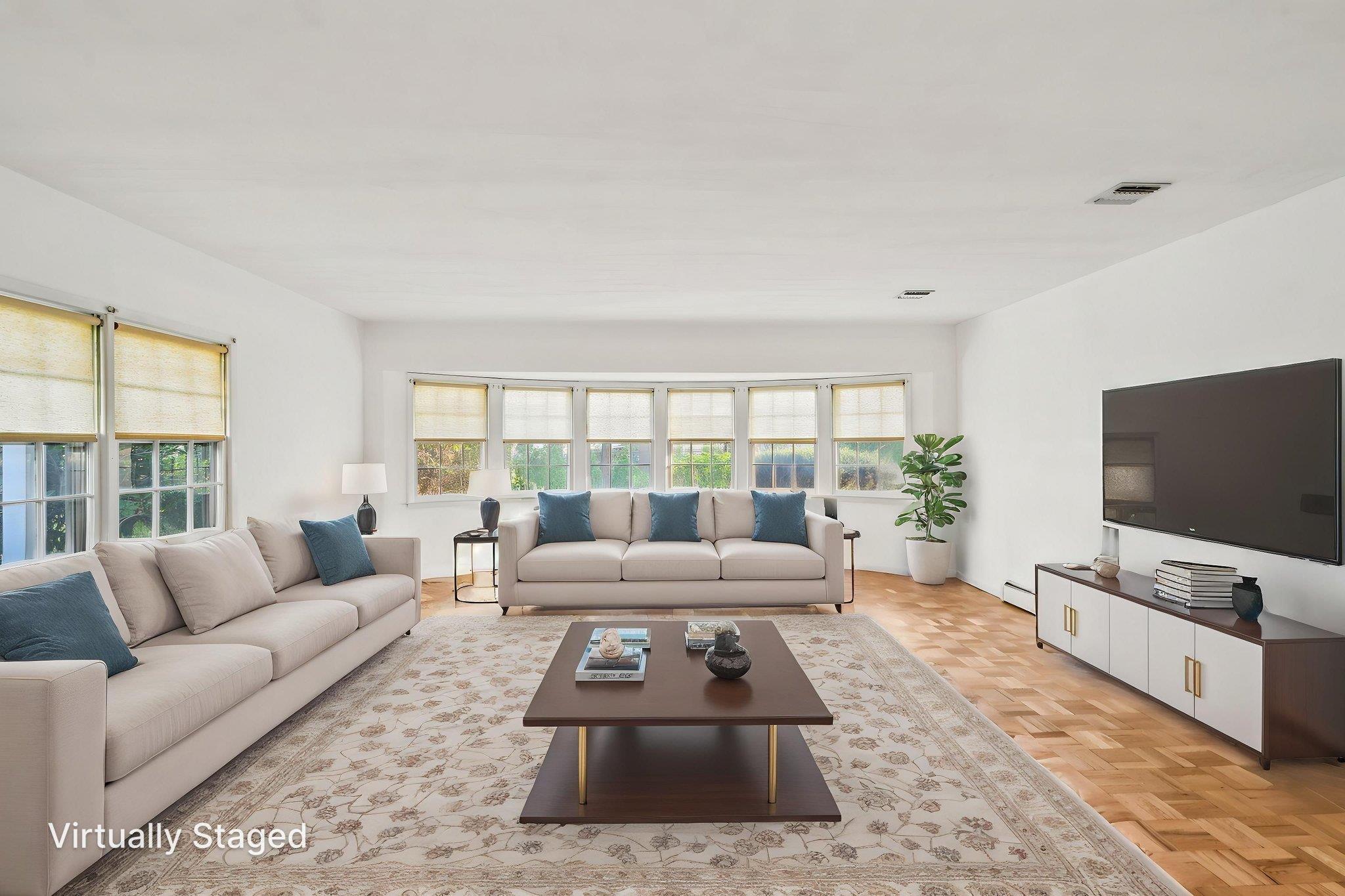4 N Penn Court, Dix Hills, Florida image 5