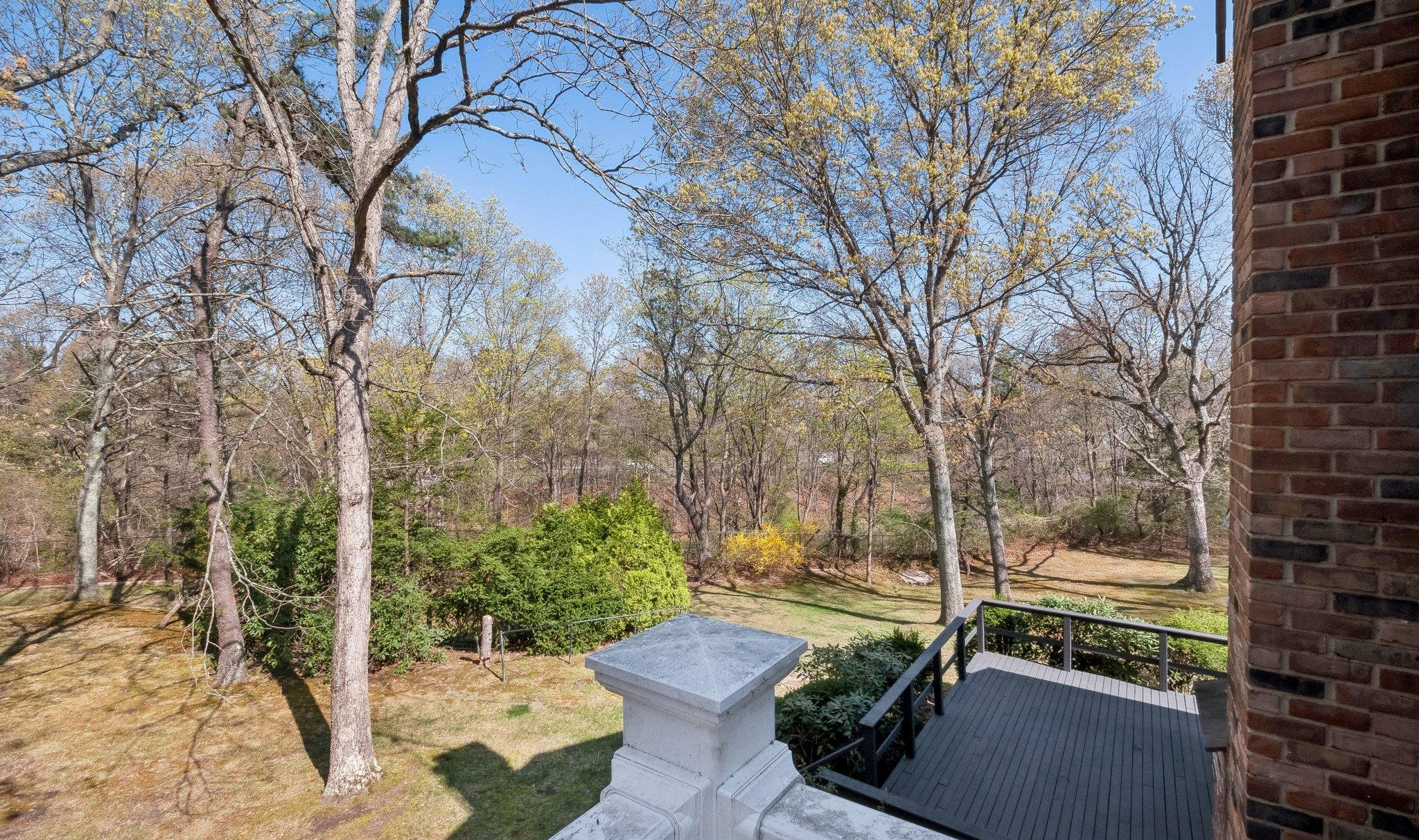 4 N Penn Court, Dix Hills, Florida image 38