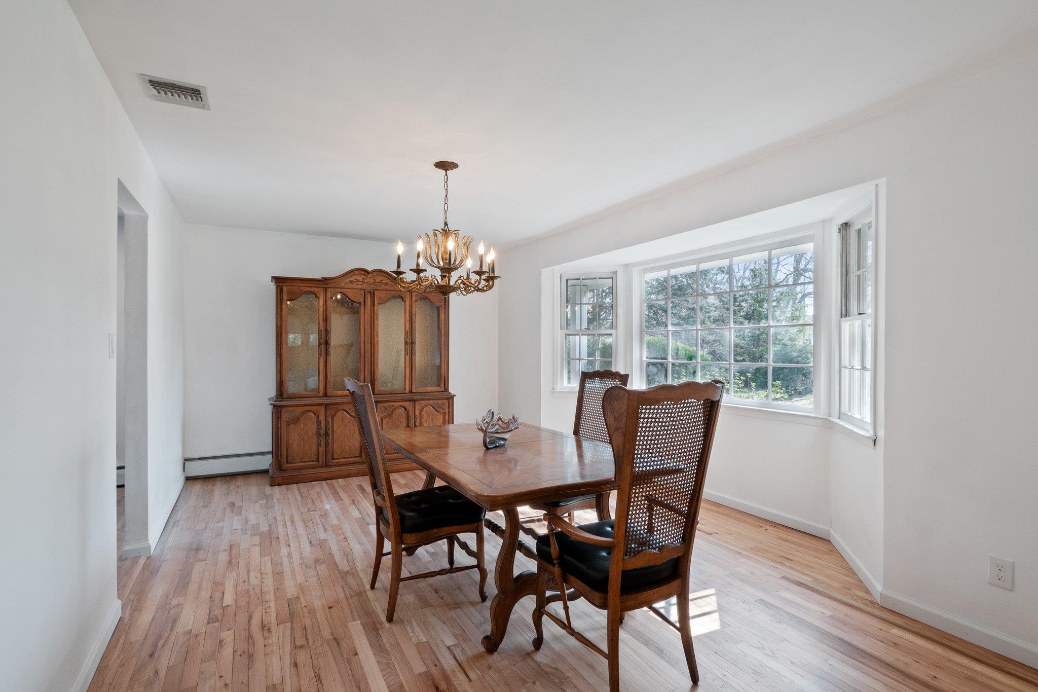 4 N Penn Court, Dix Hills, Florida image 9