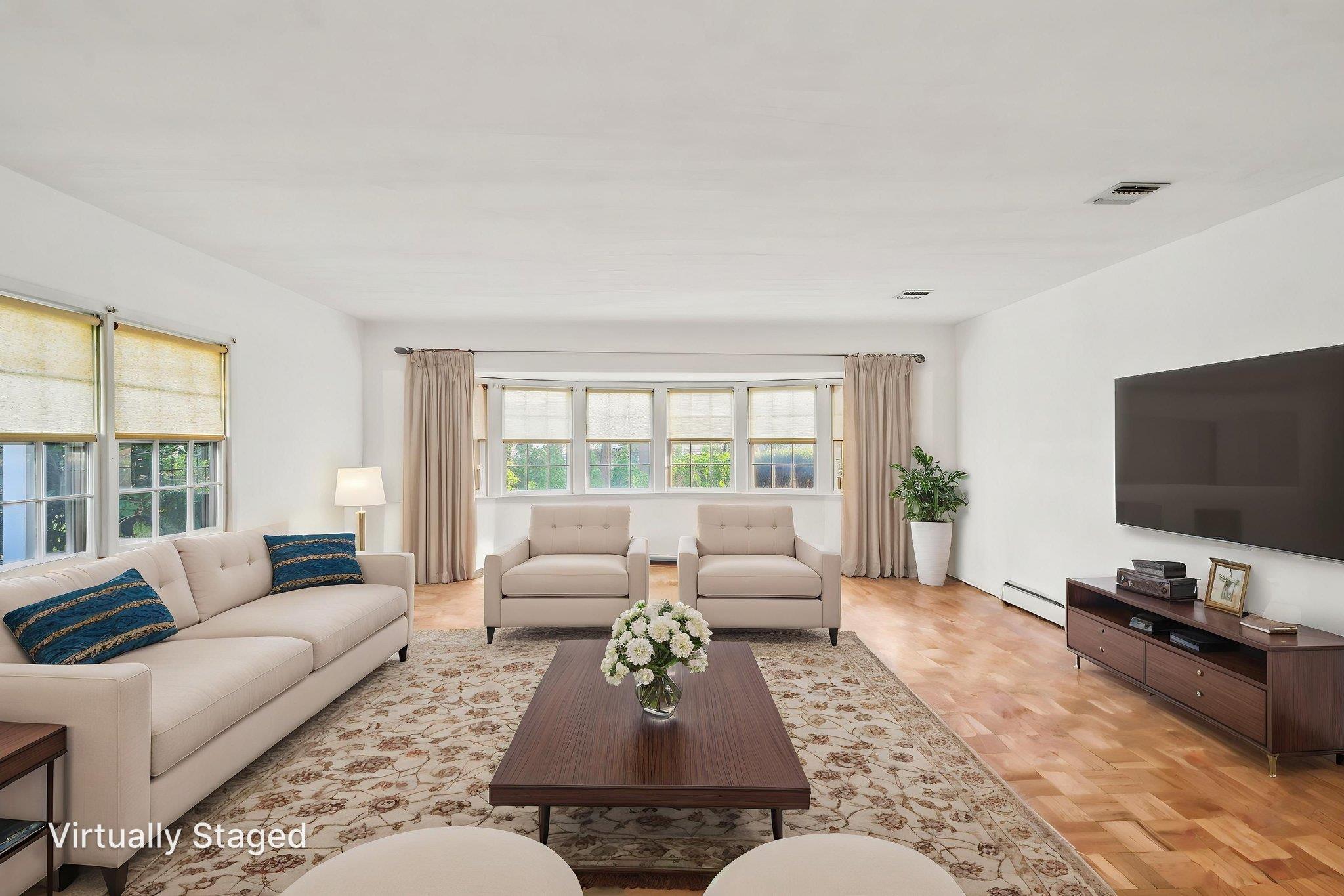 4 N Penn Court, Dix Hills, Florida image 6