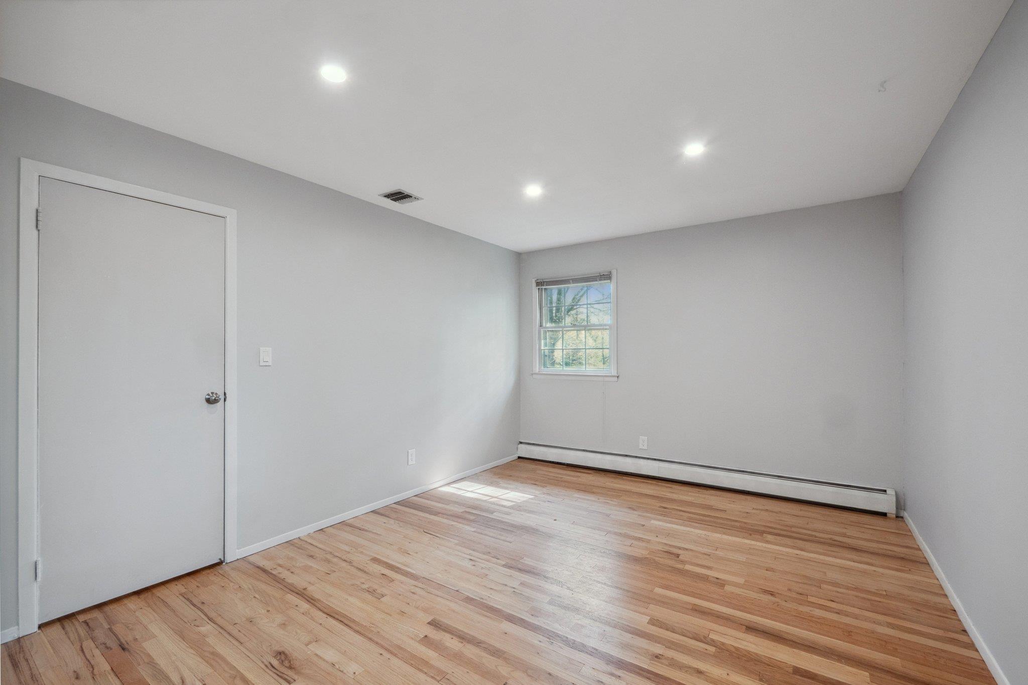 4 N Penn Court, Dix Hills, Florida image 36