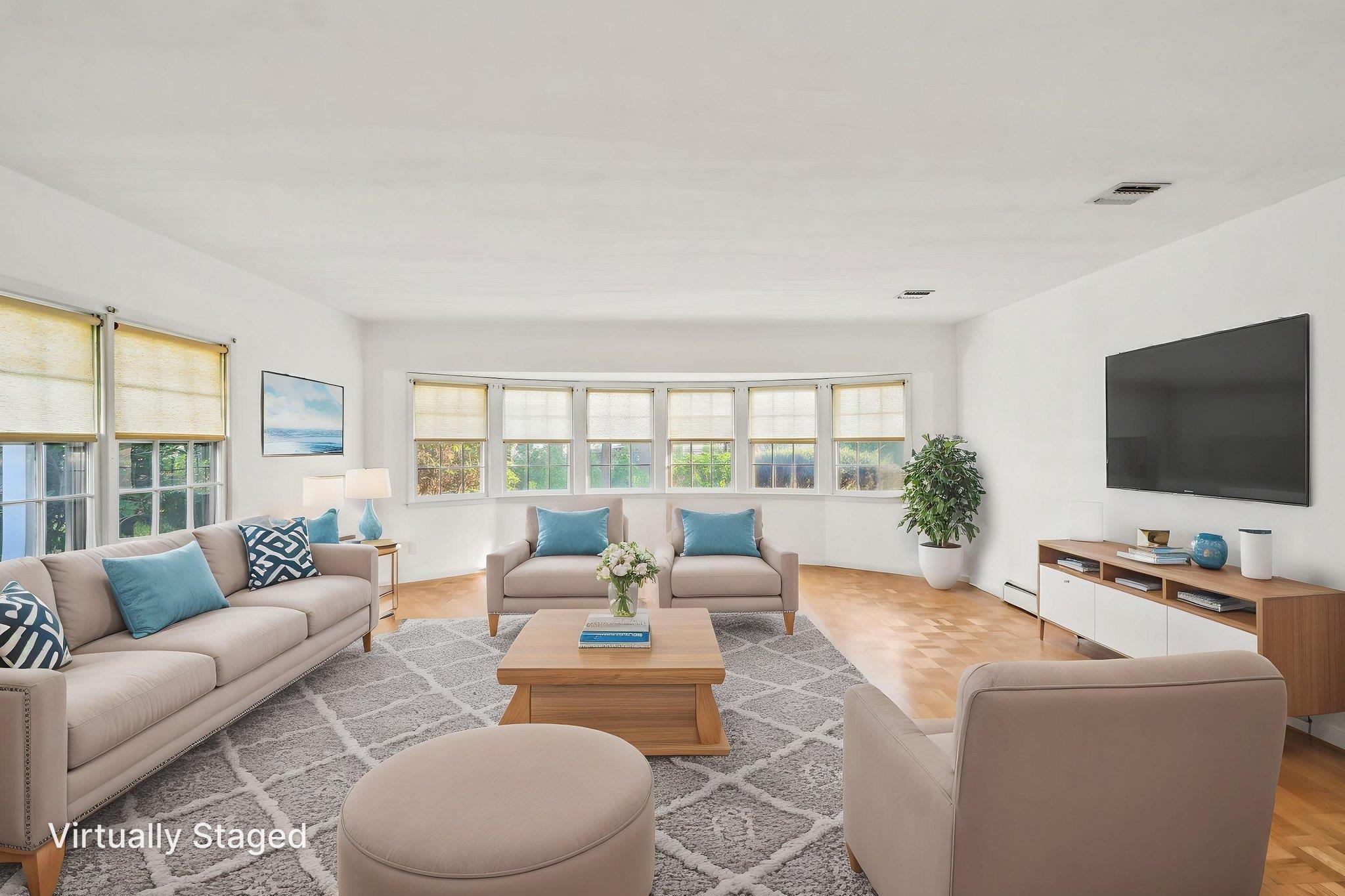 4 N Penn Court, Dix Hills, Florida image 7