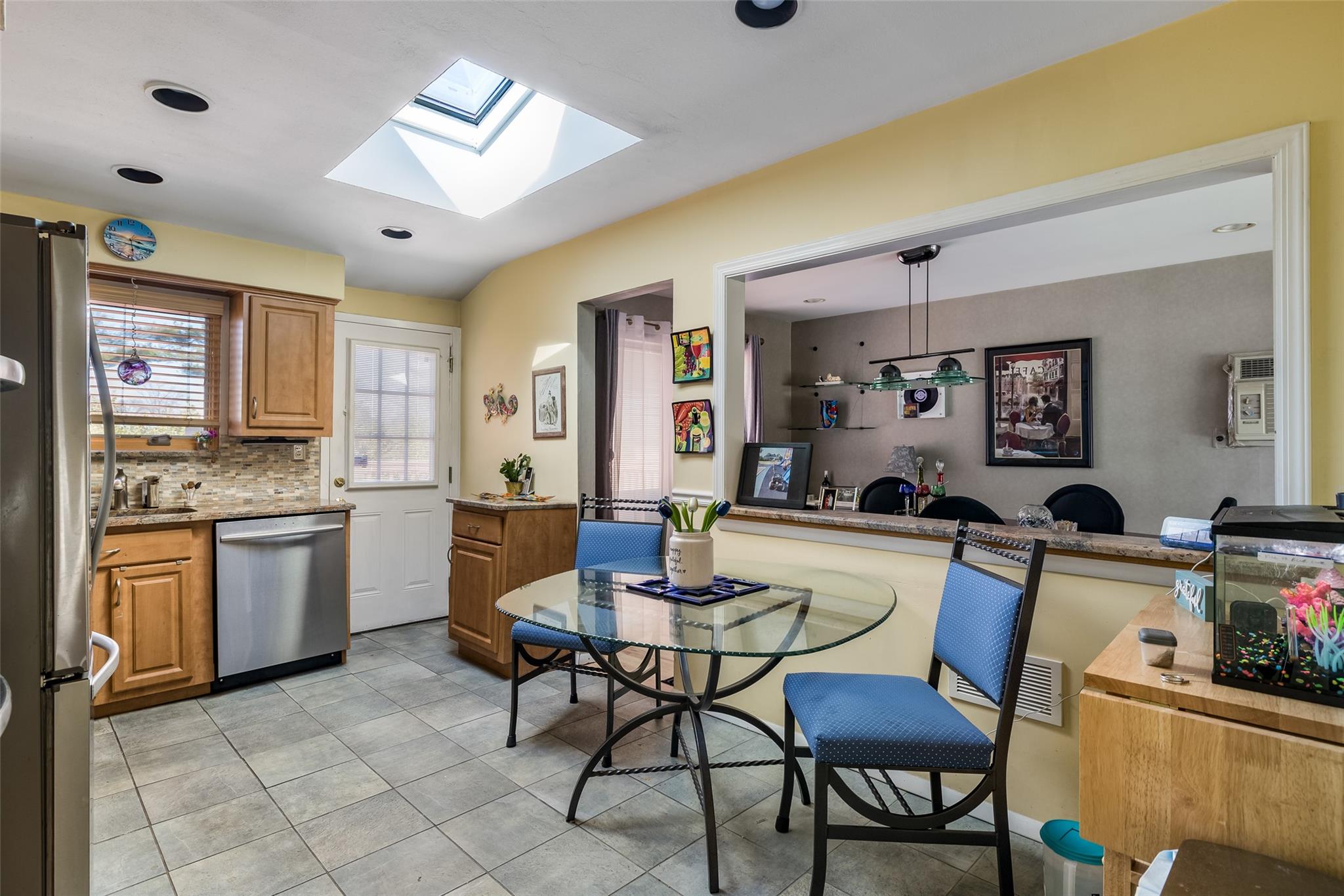 2479 Kerry Lane, Bellmore, New York image 9