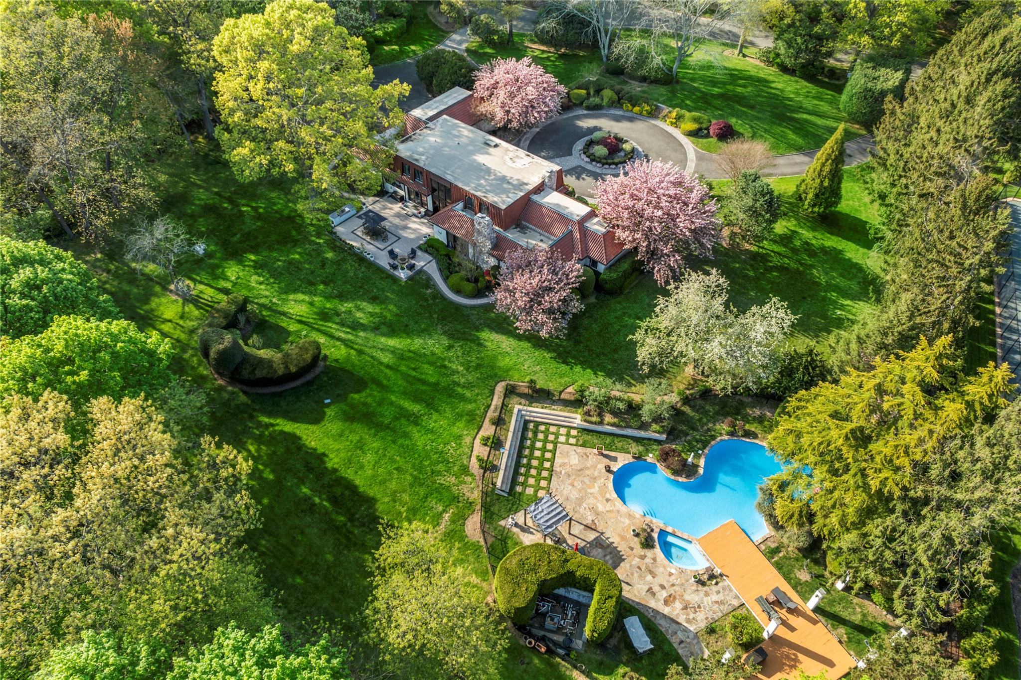 8 Trusdale Drive, Old Westbury, New York image 35
