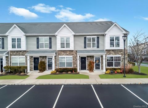 Condo For Sale - 96 Somerton Avenue<br/> Central Islip, NY 11722