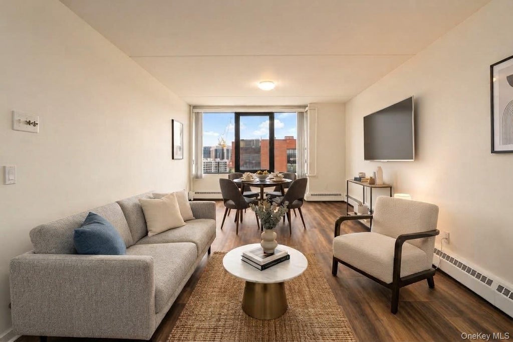 Photo of 4 Martine Avenue #1507, White Plains, NY 10606 (MLS # 1056677)