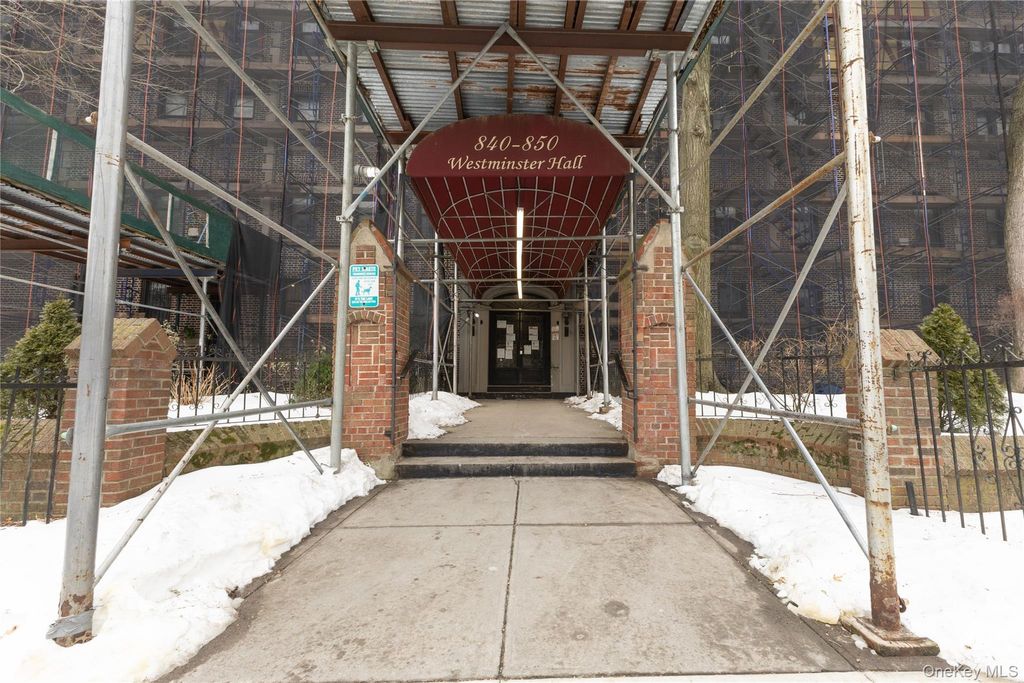 Photo of 850 Saint Marks Avenue #4C, Brooklyn, NY 11213 (MLS # 961753)