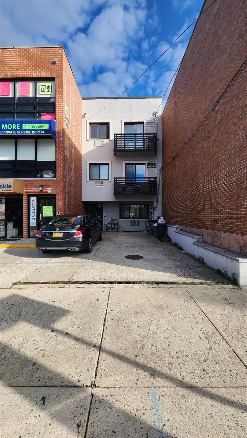 Rental Property at 46th Avenue 2, Flushing, Queens, NY - Bedrooms: 3 
Bathrooms: 2 
Rooms: 4  - $2,750 MO.