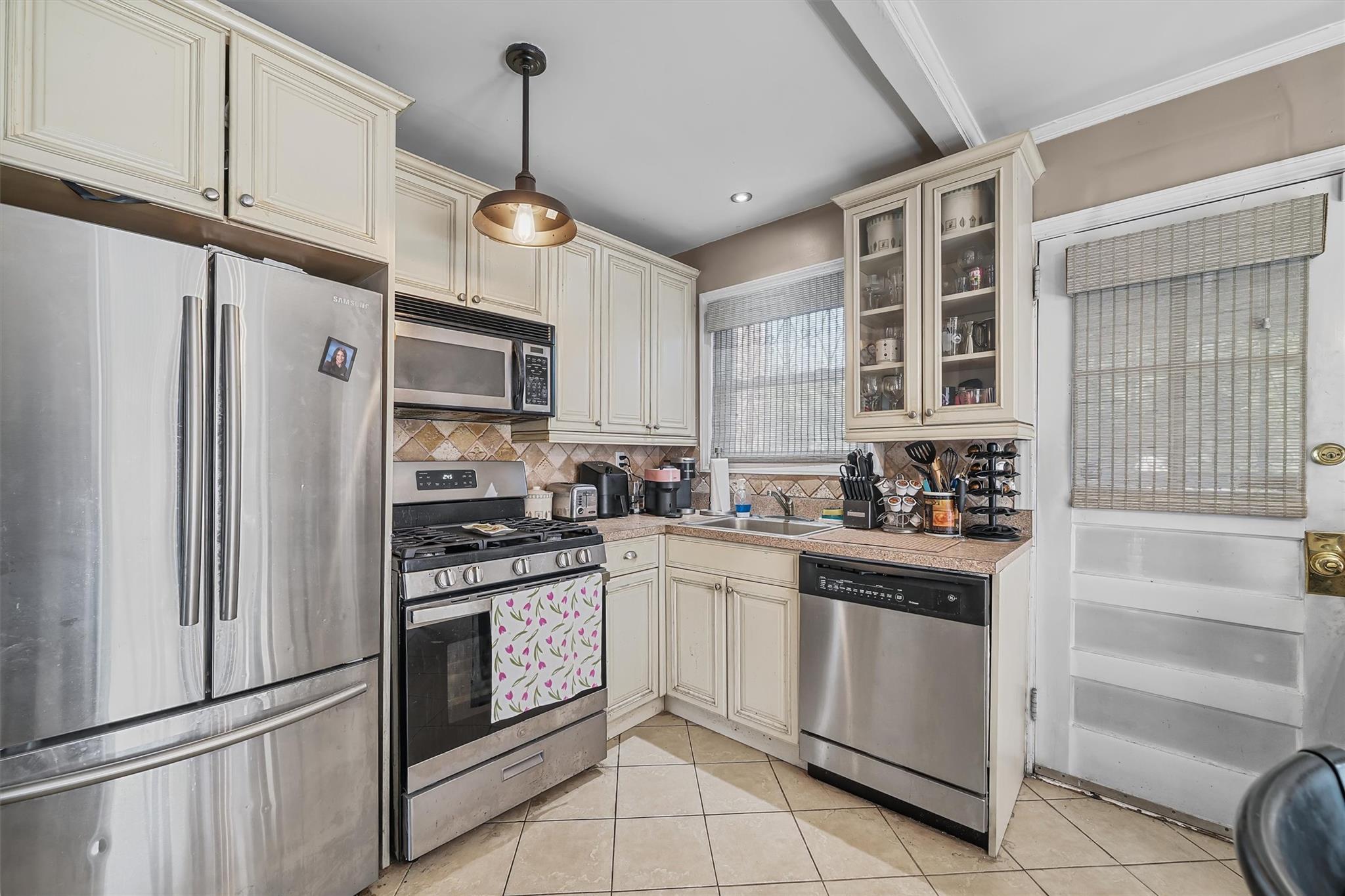 2808 Philip Avenue, Bronx, New York image 17