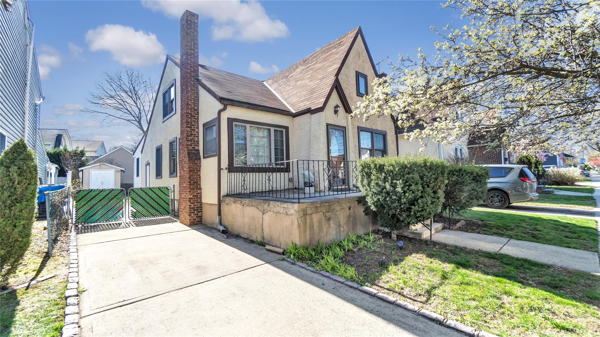 64 Barwick Street, Floral Park, New York image 1