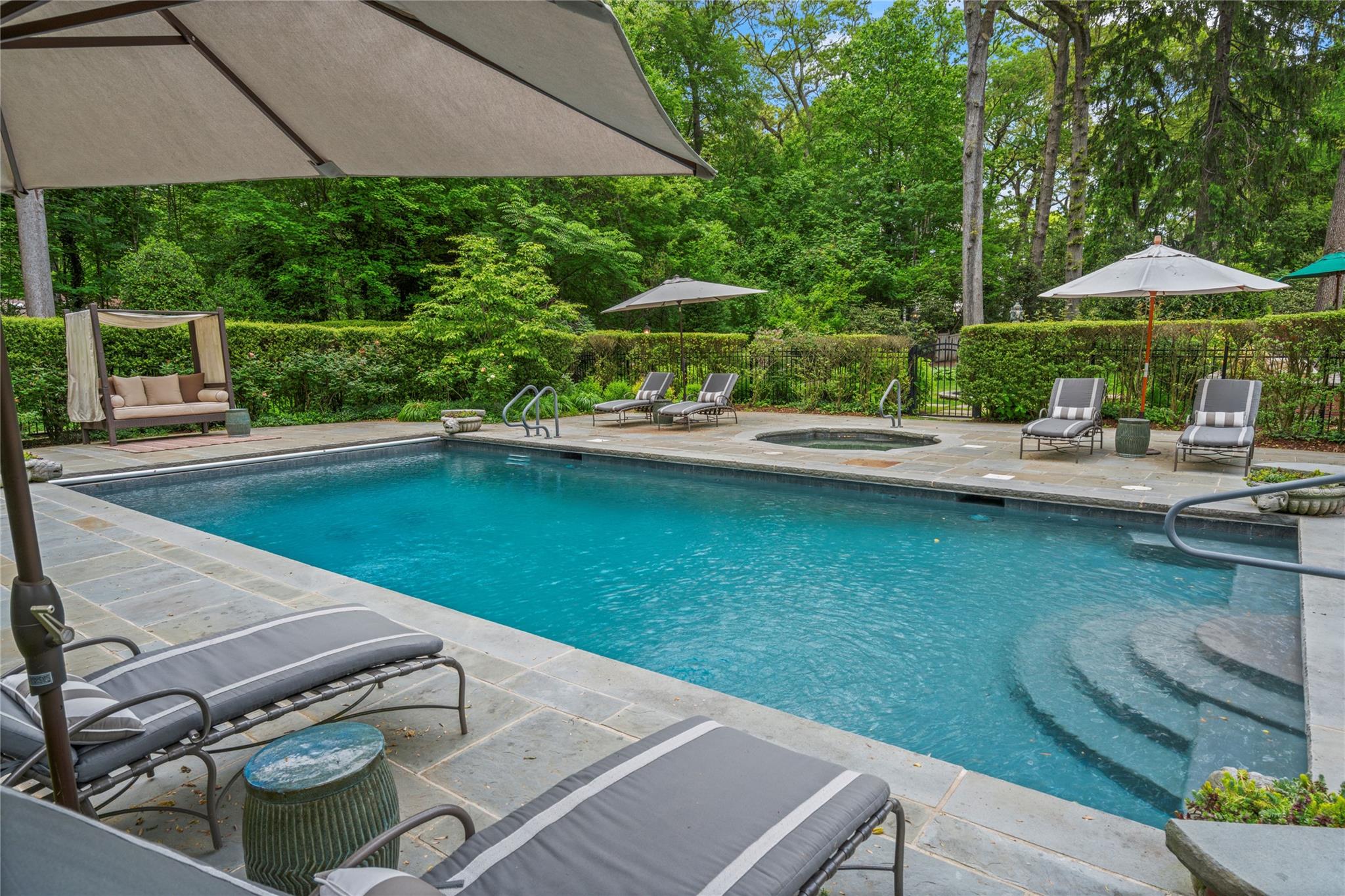 161 Piping Rock Road, Locust Valley, New York image 40