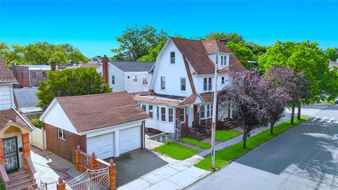 104-04 202nd Street Saint Albans NY 11412