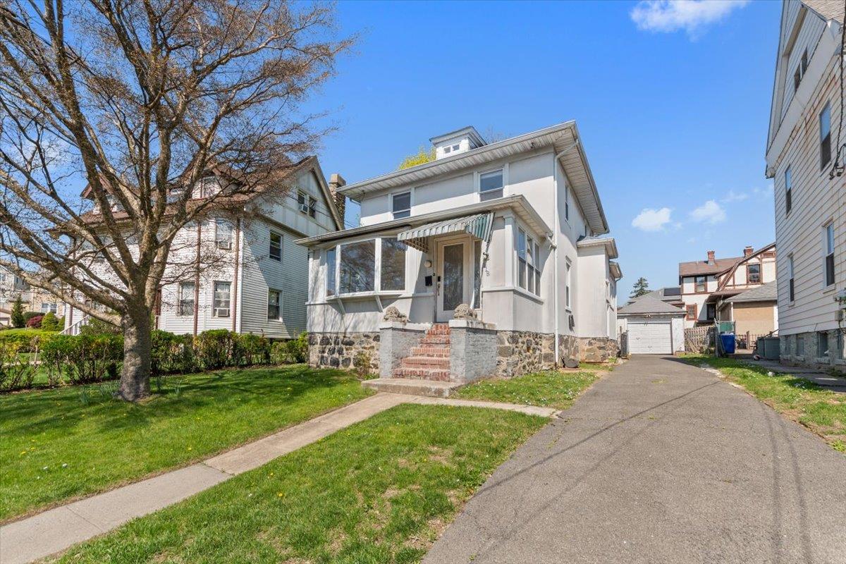 N Regent Street, Port Chester, New York - 3 Bedrooms  
2 Bathrooms  
8 Rooms - 