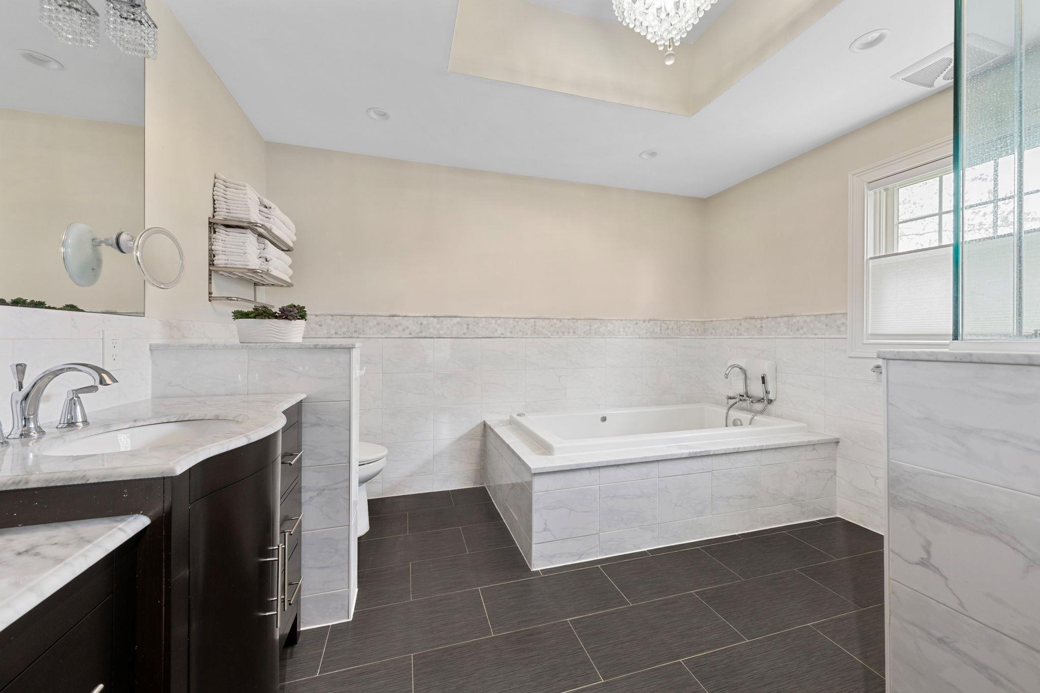 375 I U Willets Road, Roslyn Heights, New York image 21
