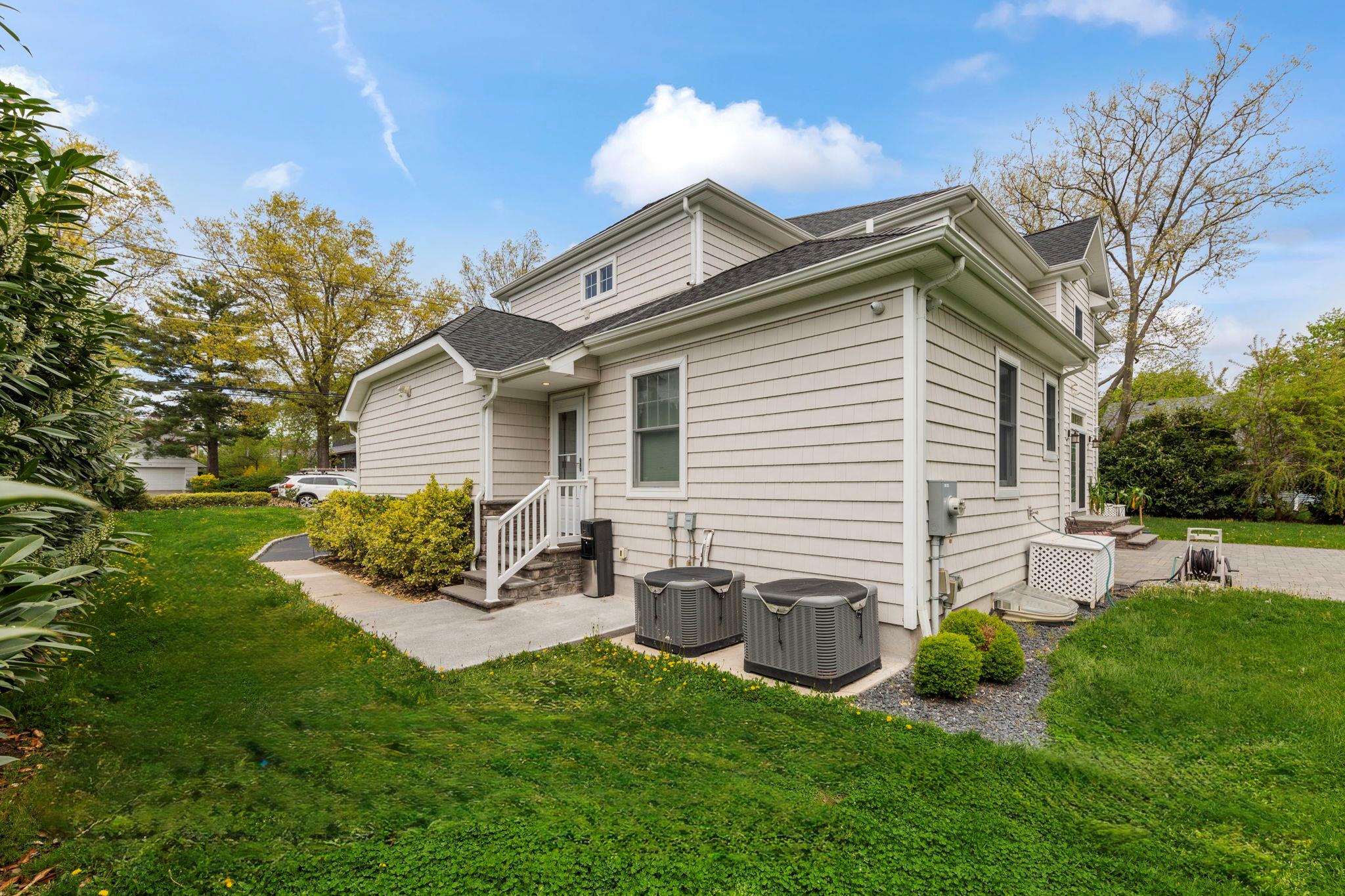 375 I U Willets Road, Roslyn Heights, New York image 29