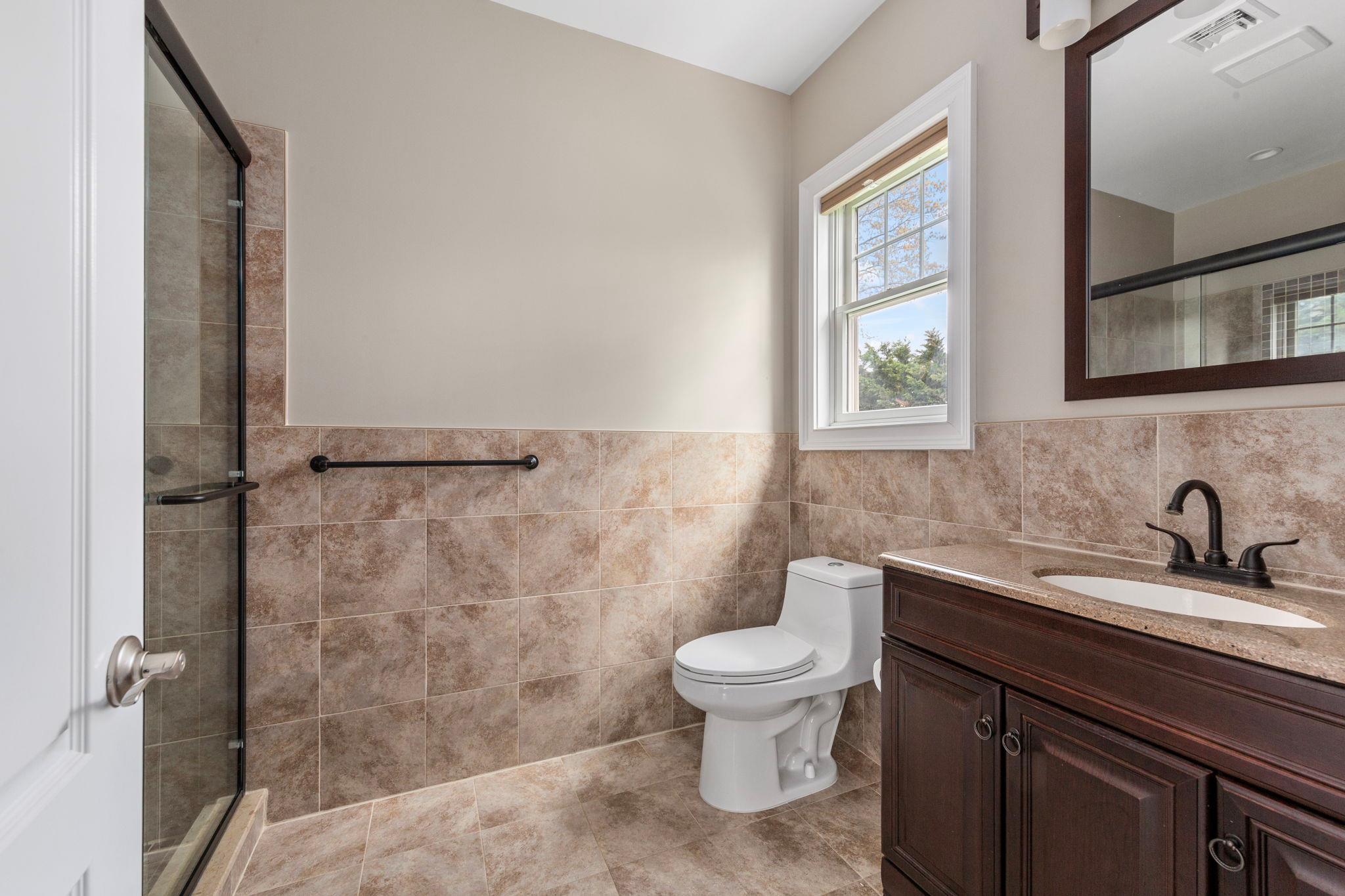 375 I U Willets Road, Roslyn Heights, New York image 18