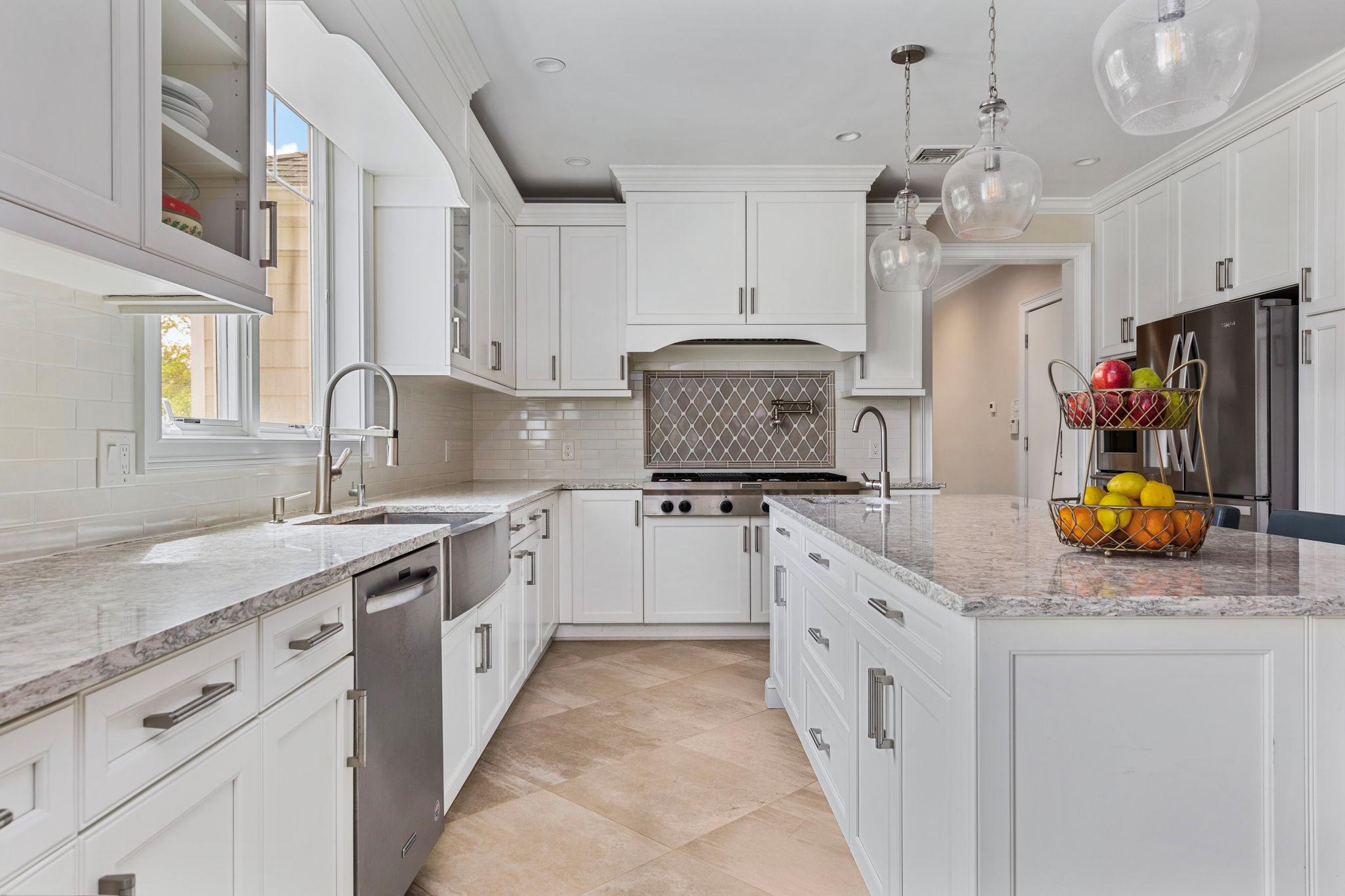 375 I U Willets Road, Roslyn Heights, New York image 13