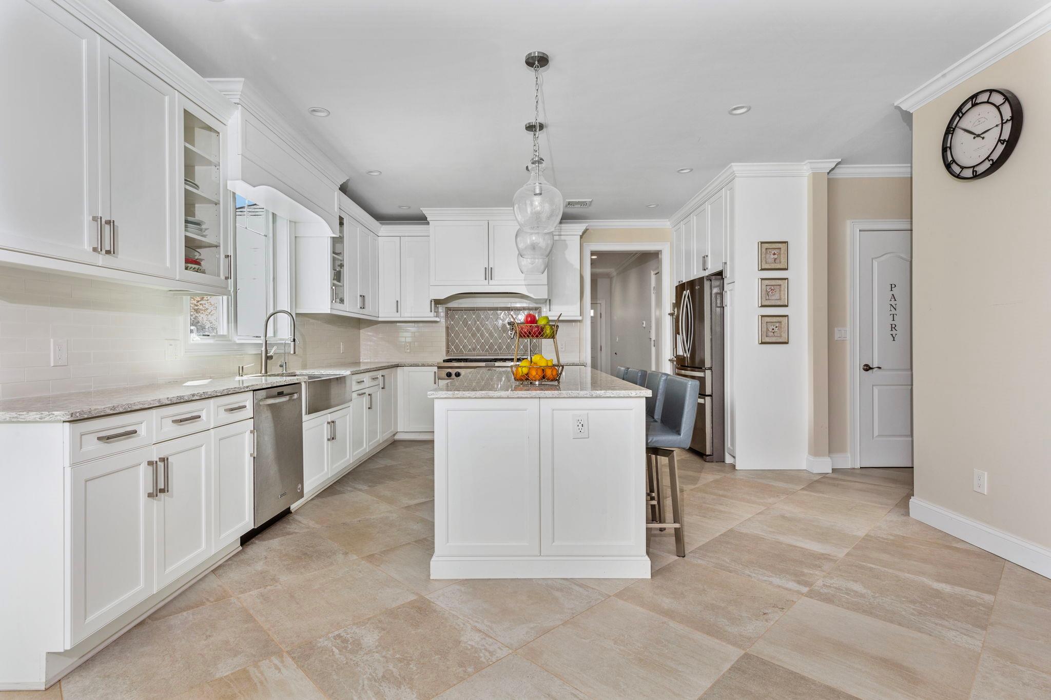 375 I U Willets Road, Roslyn Heights, New York image 11
