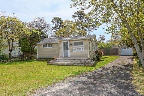 Homes For Sale - 14 Lincoln Road<br/> Hampton Bays, NY 11946