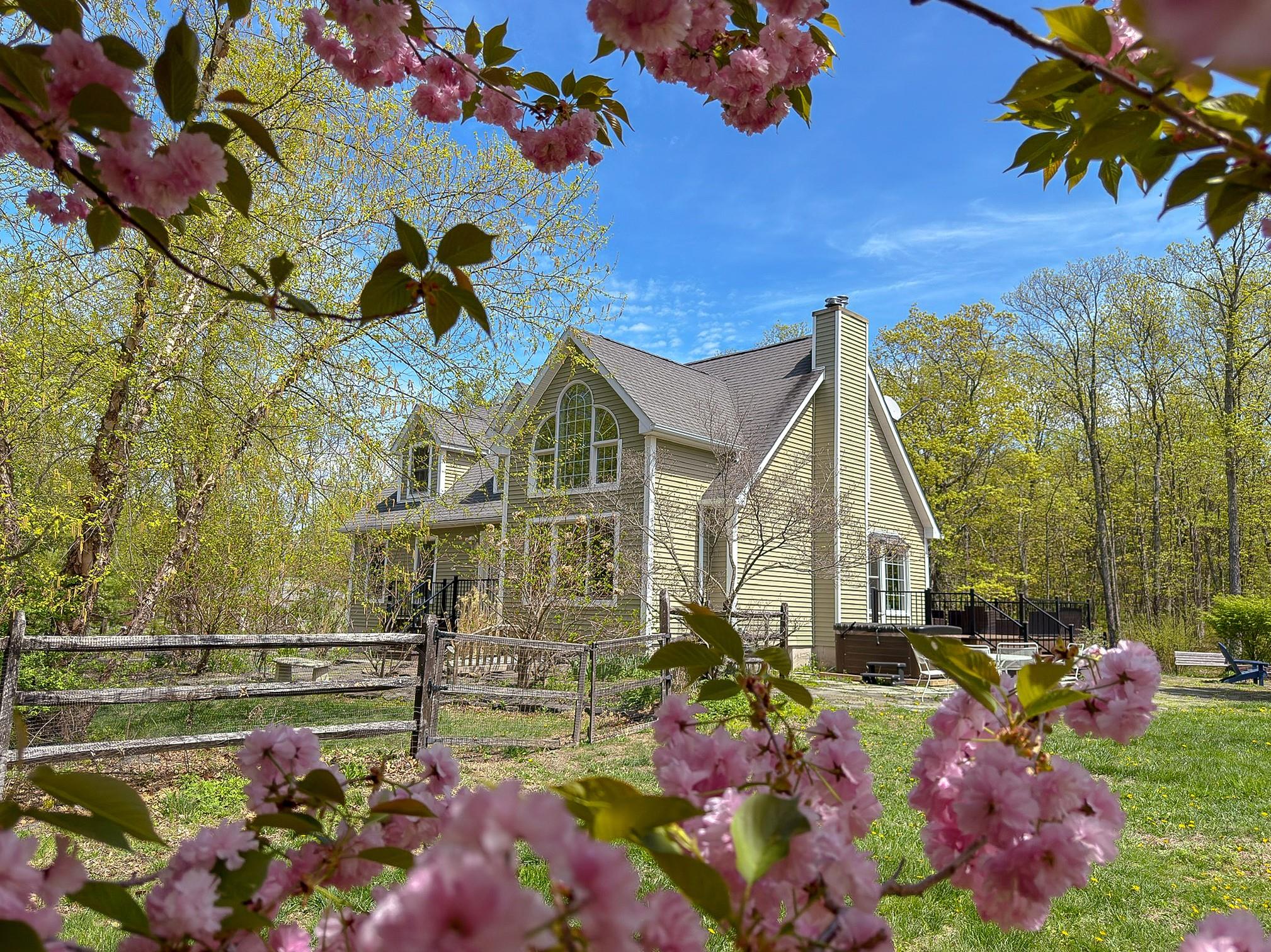State Route 28A, Hurley, New York - 3 Bedrooms  
3 Bathrooms  
12 Rooms - 