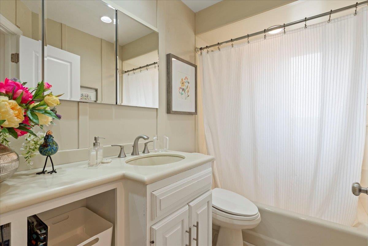 14 Soloff Boulevard, Inwood, New York image 13