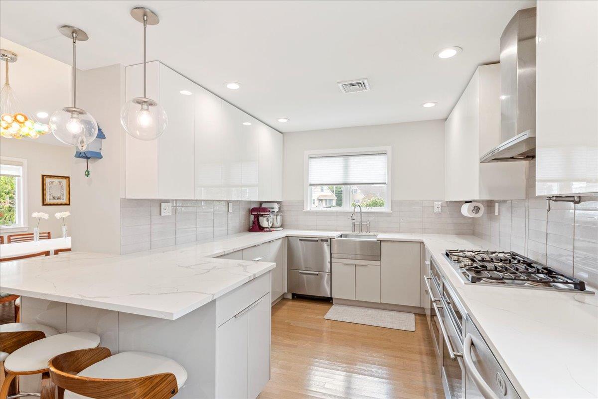 14 Soloff Boulevard, Inwood, New York image 5
