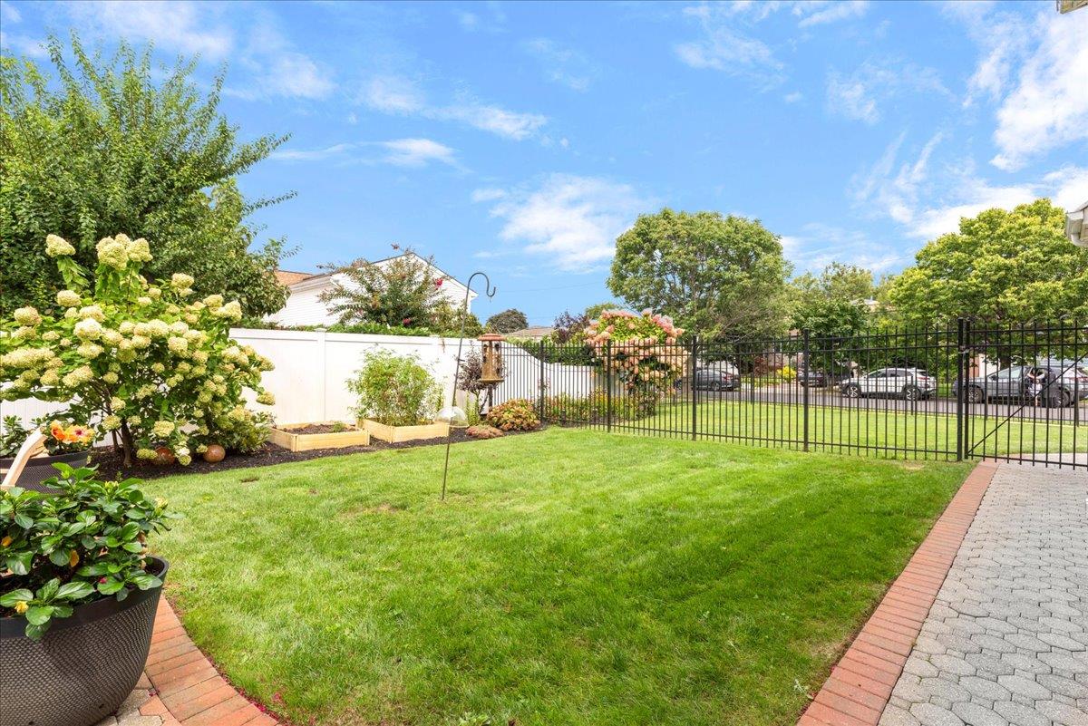 14 Soloff Boulevard, Inwood, New York image 21