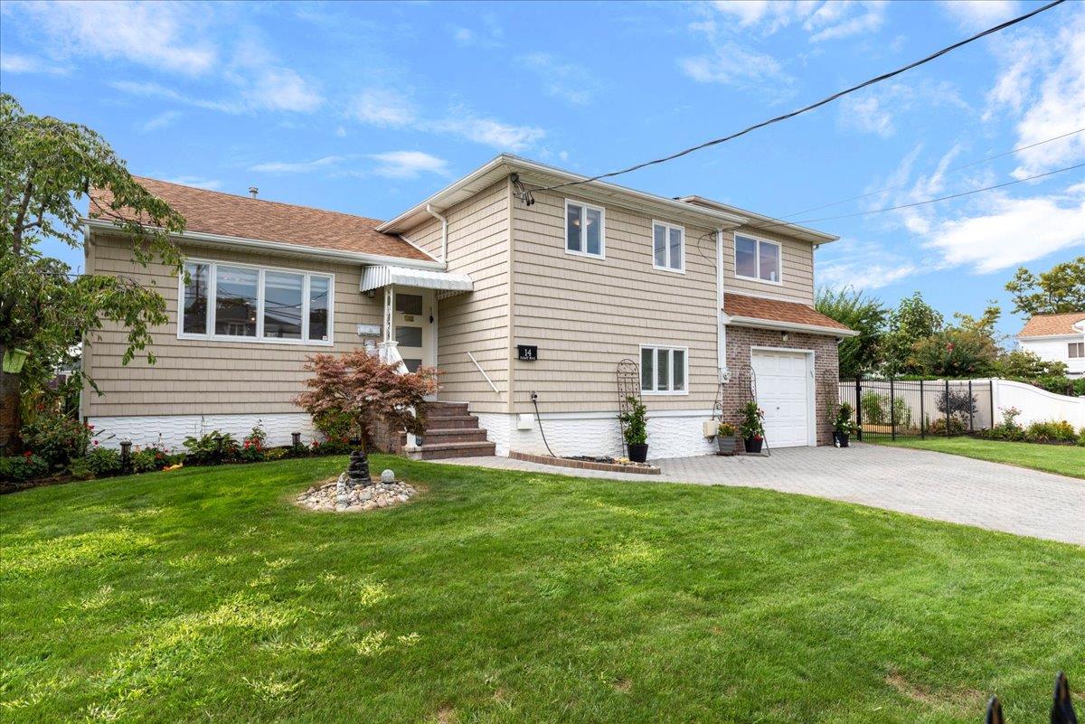 14 Soloff Boulevard, Inwood, New York image 22