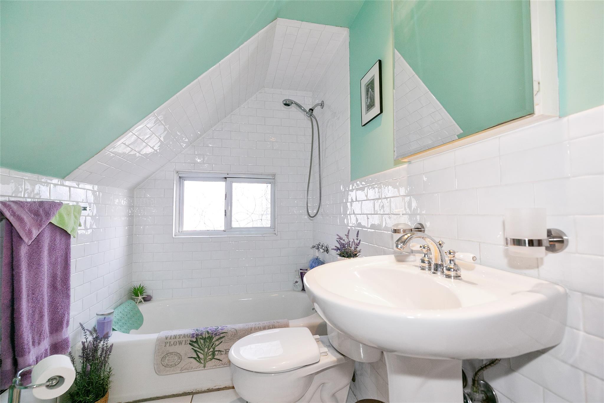 39 Mallard Road, Levittown, New York image 6