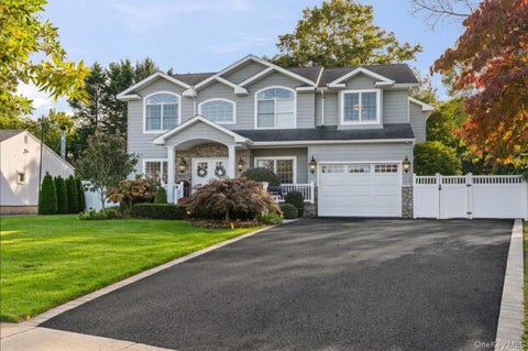 Photo of 6 Perry Court, Syosset, NY 11791 (MLS # 1064650)