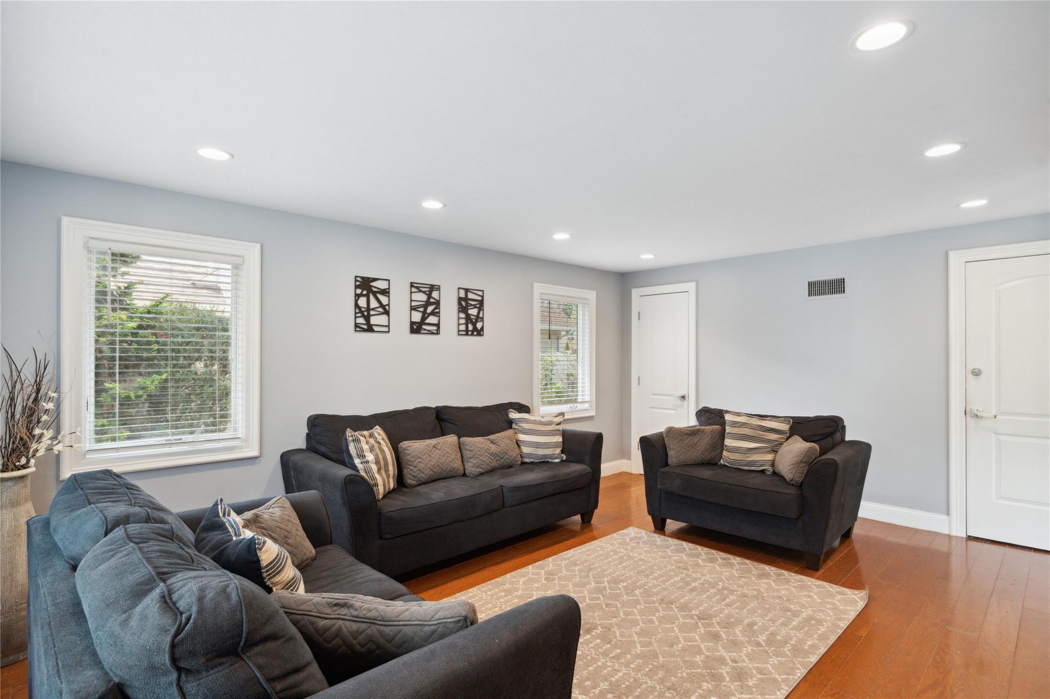 2126 Cayuga Drive, Merrick, New York image 15
