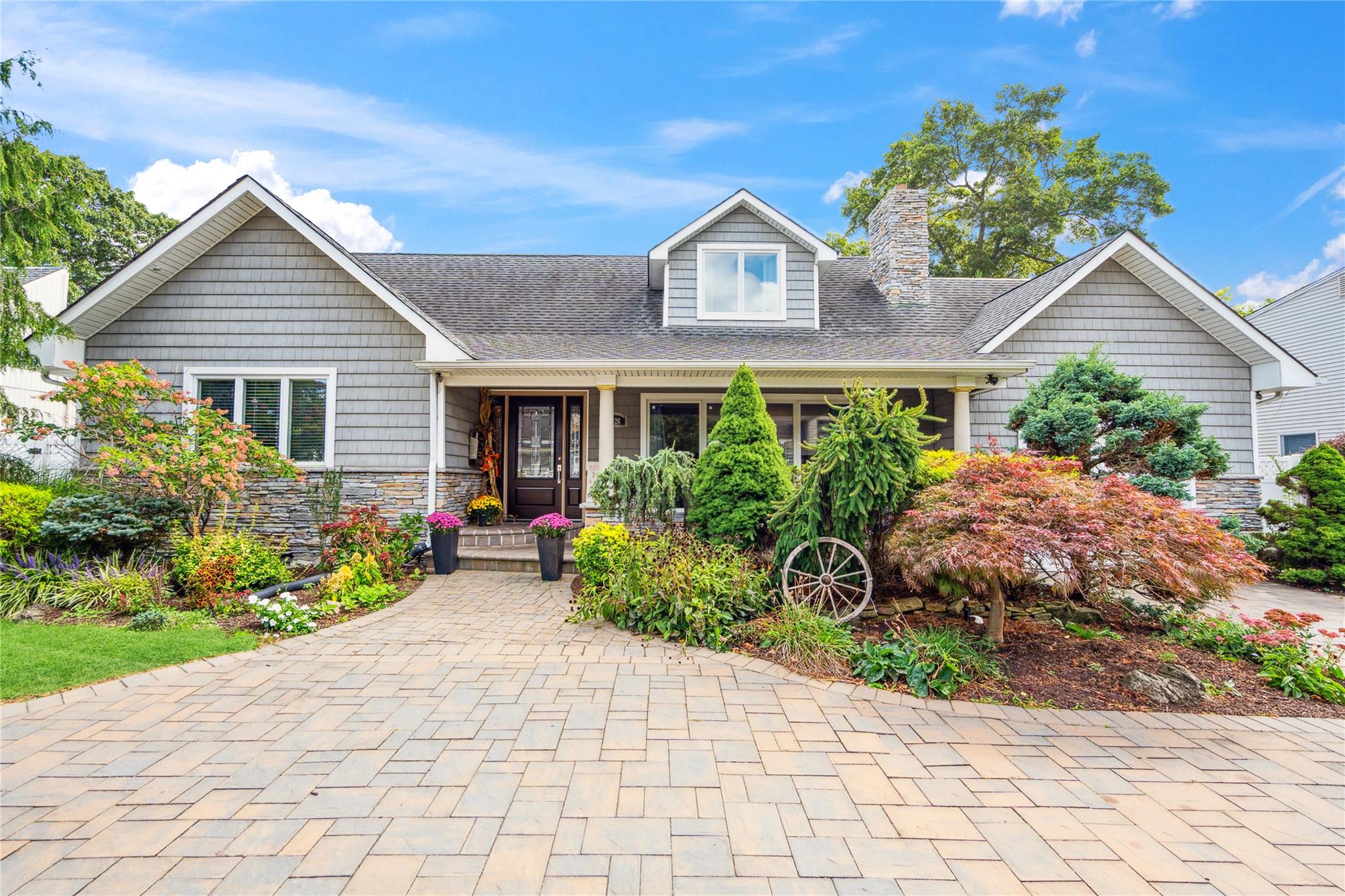 2126 Cayuga Drive, Merrick, New York image 2