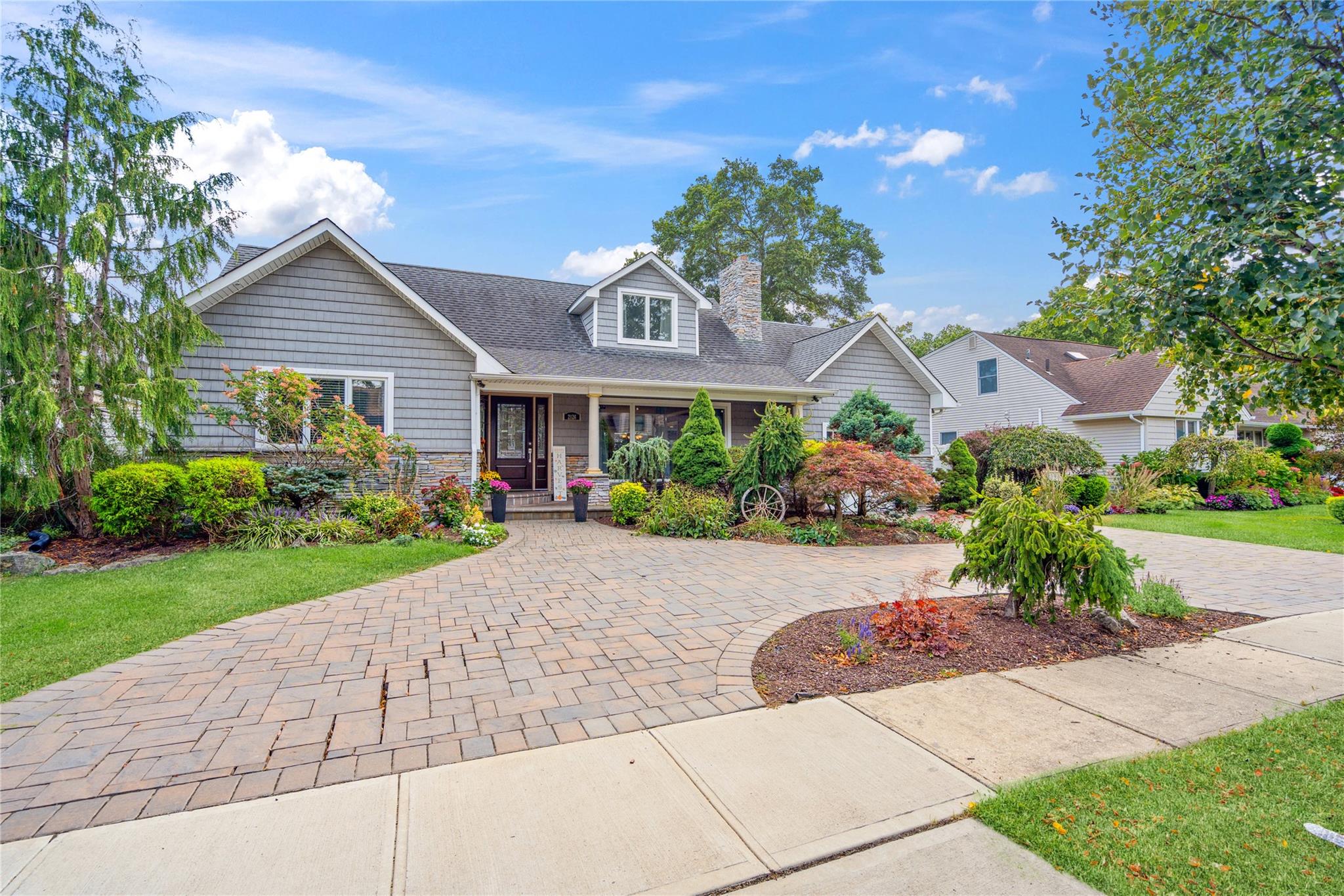 2126 Cayuga Drive, Merrick, New York image 1