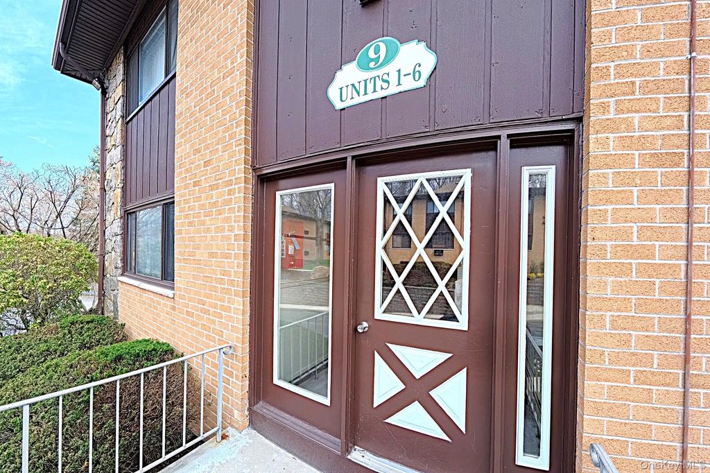 Photo of 9 E Lawrence Park Drive #1, Piermont, NY 10968 (MLS # 986917)