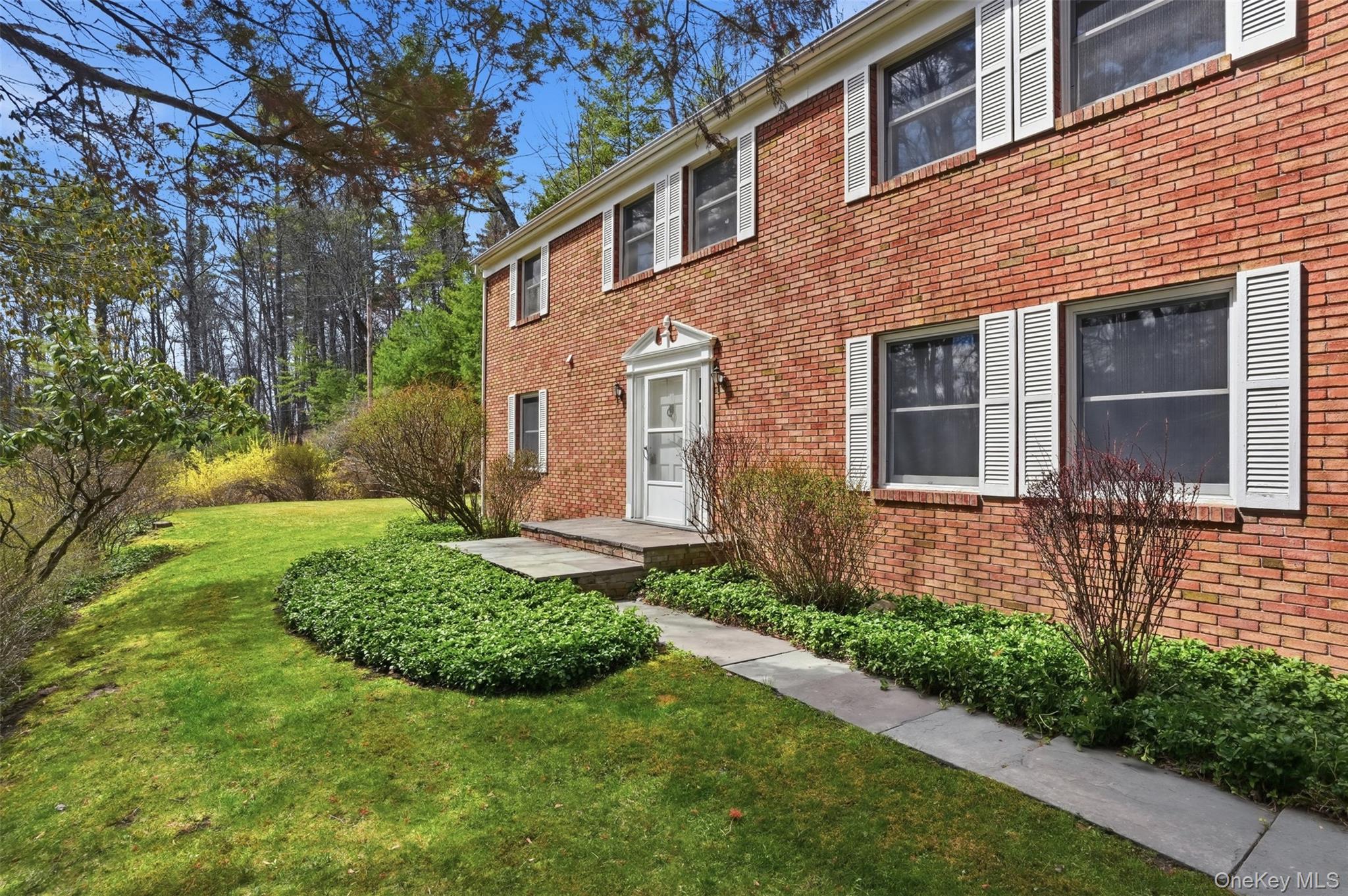 2320 Glasco Turnpike