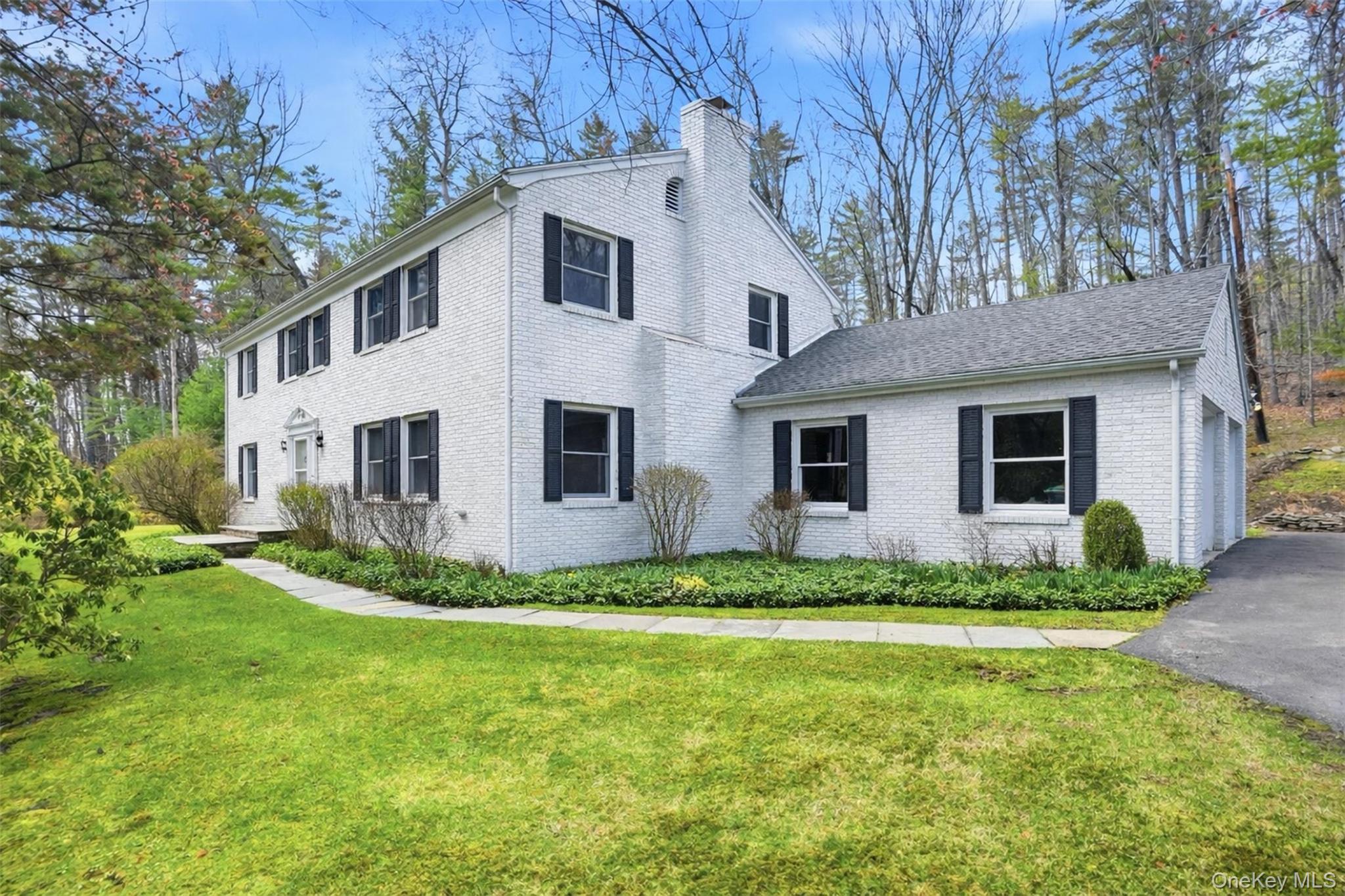 2320 Glasco Turnpike