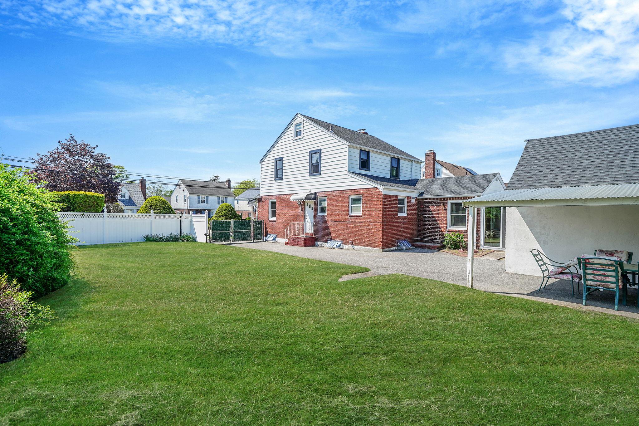 66 Elmwood Avenue, Hempstead, New York image 16
