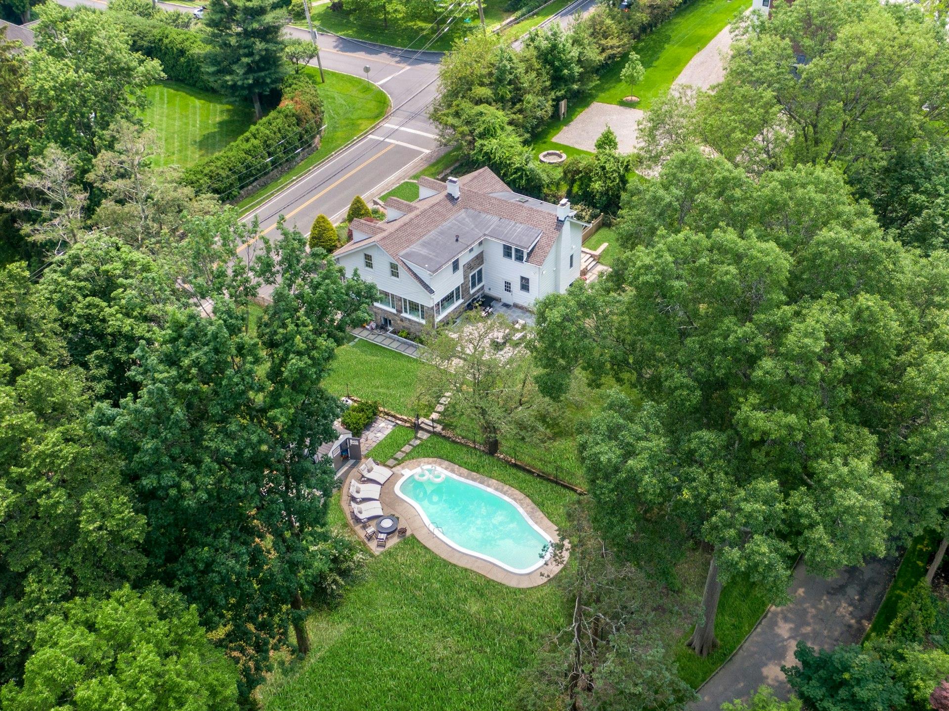 Property for Sale at Griffen Avenue, Scarsdale, New York - Bedrooms: 5 
Bathrooms: 4 
Rooms: 9  - $2,195,000