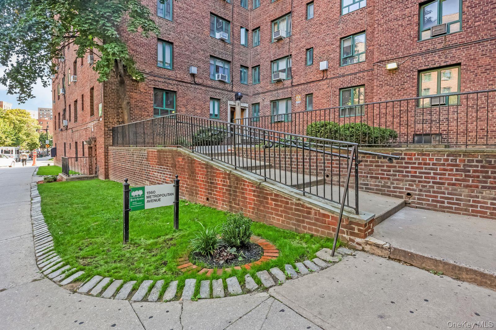 1560 Metropolitan Avenue 5B