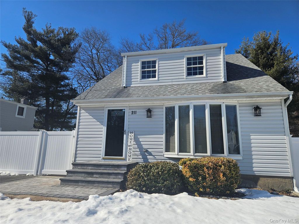 Photo of 211 Iceland Drive, South Huntington, NY 11746 (MLS # 965844)