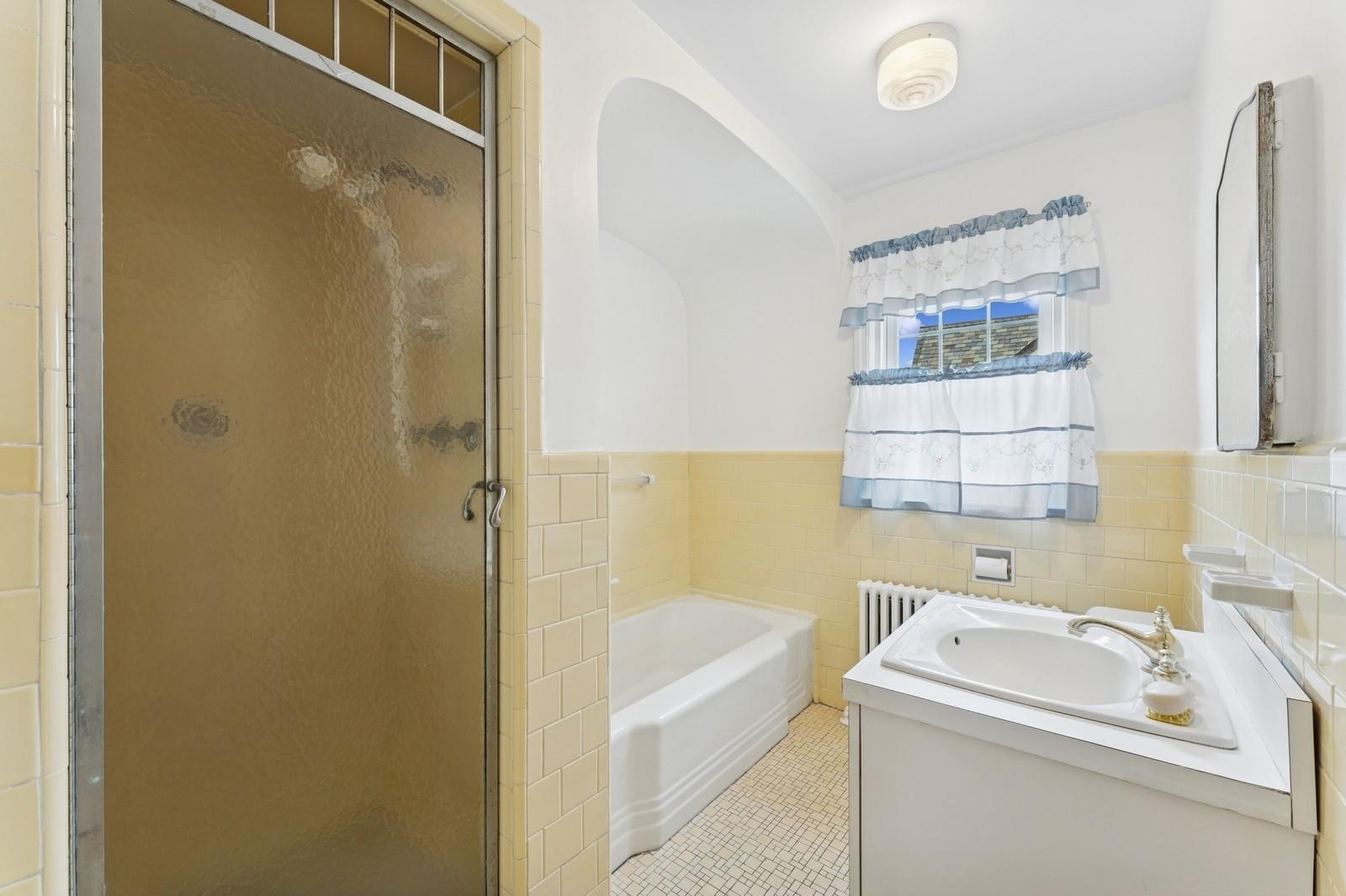 94 Stratford Avenue, Garden City, New York image 29